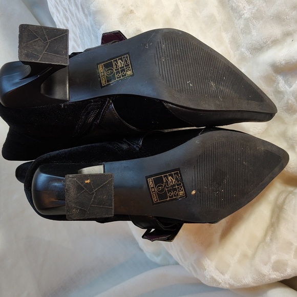 ELLIE Brand Booties - Picture 6 of 7